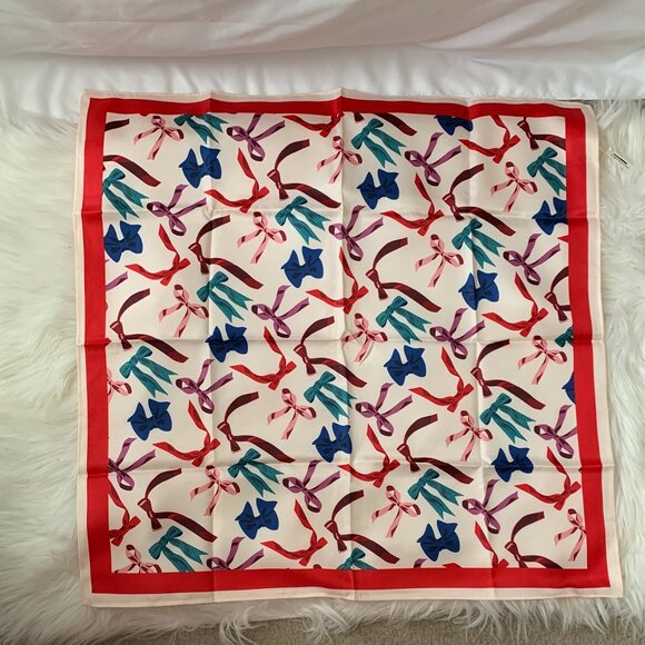 VERA BRADLEY Rows of Bows Square Scarf in Pink/Red - Picture 1 of 3